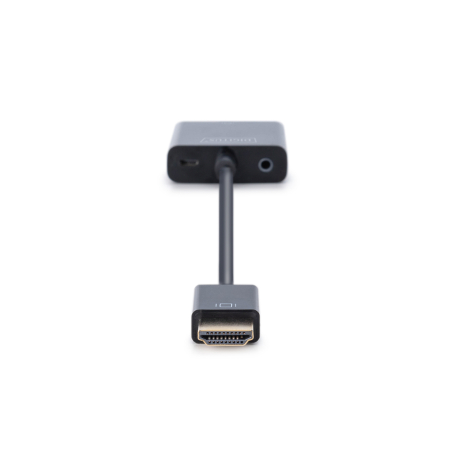 Usuario conectando Convertidor HDMI a VGA
