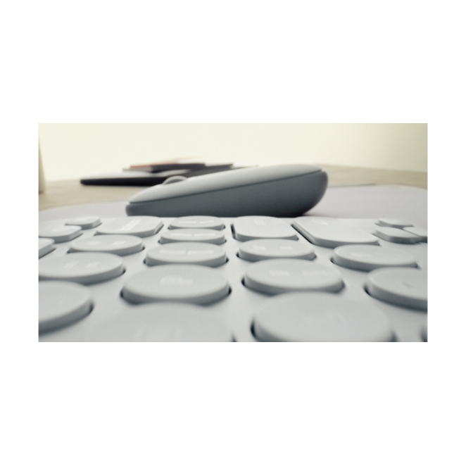 Logitech 920-012239 teclado Ratón incluido universal perfil bajo