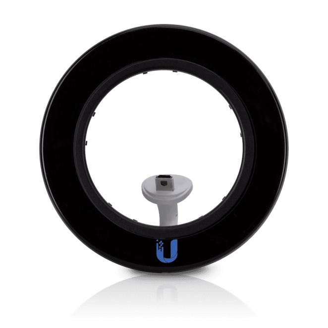 Extensor de rango Ubiquiti instalado en cámara UniFi Protect G4 Bullet