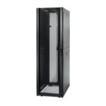 APC armario rack AR3100, 42 unidades de rack, independiente, color negro. SKU AR3100