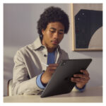 Apple iPad Pro negro, 256 GB de almacenamiento, pantalla de 13 pulgadas, 8 GB de RAM, Wi-Fi 6E, iPadOS 17 - SKU MVX23HC/A