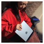 Portátil Apple MacBook Air con chip Apple M, pantalla de 13.6 pulgadas, 16 GB RAM, 256 GB SSD, compatible con Wi-Fi 6E, color plata, SKU MW0W3ZE/A