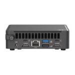 Vista frontal del ASUS NUC 15 Pro Desktop en color negro, equipado con procesador Intel Core i7 y SKU 90AR00R2-M000F0.