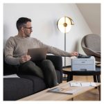 Vista de la impresora Brother HL-L2865DW, láser, 1200 x 1200 DPI, para A4 y conectividad Wifi. SKU: HLL2865DWRE1