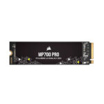 Vista cercana del Corsair MP700 PRO 4 TB M.2 PCI Express 5.0 NVMe 3D TLC NAND, SKU: CSSD-F4000GBMP700PNH, mostrando su diseño compacto y robusto.