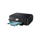 Impresora Canon PIXMA TS5150 con tecnología de inyección de tinta, resolución de 4800 x 1200 DPI, compatible con formatos A4 y conexión Wifi. SKU: 2228C006