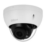 Imagen de la cámara de vigilancia Dahua Technology WizSense IPC-HDBW2841R-ZAS-27135 con resolución 3840 x 2160, adecuada para instalación en techo o pared, para interior y exterior.