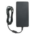 Imagen del adaptador e inversor de corriente DELL 450-ABJL, con una potencia de 180W en color negro, SKU 450-ABJL.