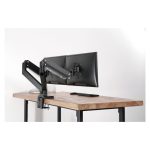 Soporte para dos monitores Digitus, compatible con pantallas de hasta 35 pulgadas, con capacidad para 2x 15 kg. SKU: DA-90427