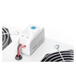 Imagen de la Digitus Unidad de Ventilación de Techo para Carcasa de Pared de 483 mm (DN-19 FAN-2-WM-T) con doble ventilador para refrigeración eficiente.