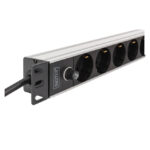 Imagen del producto Digitus DN-95437, una unidad de distribución de energía PDU con 9 salidas AC, de 1U, en colores negro y plata. SKU: DN-95437