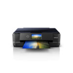 Imagen de la impresora multifunción Epson Expression Photo XP-970 con capacidad de impresión de alta resolución, SKU C11CH45402