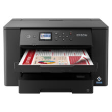 Vista frontal de la impresora de inyección de tinta Epson WorkForce WF-7310DTW con capacidad A3 y resolución de 4800 x 2400 DPI. SKU: C11CH70402