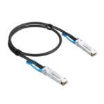 Cable de fibra óptica e InfiniBand QSFP28 de 0,5 metros en color negro fabricado por Extreme Networks, SKU 100G-DACP-QSFPZ5M.