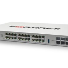 Vista lateral del Fortinet FortiSwitch-124G, un switch para redes cableadas compatible con FortiGate, que ofrece 24 puertos RJ45 de 2.5G/1G/100M y 6 puertos SFP+/SFP de 10G/1G. SKU: FS-124G