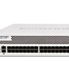 Fortinet FortiWeb-2000F Web Application Firewall, 4 puertos SFP+ 10GE, 4 puertos bypass GE RJ45, 4 puertos GE SFP, 2 puertos de gestión GE, fuentes de poder AE duales, 2x480GB SSD almacenamiento. SKU: FWB-2000F