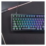 Imagen del teclado HyperX Alloy Rise 75 con iluminación RGB, teclas mecánicas y diseño compacto. SKU 7G7A4AA#ABA.