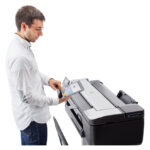 HP Designjet Impresora multifunción T830 de 24 pulgadas, modelo F9A28D#B19, ideal para impresiones precisas y rápidas.