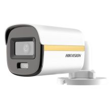 Cámara de seguridad Hikvision Turbo HD con ColorVu modelo DS-2CE10KF3T-LE(2.8mm) en forma de bala, resolución de 2960 x 1665 pixeles, para interior y exterior, montada en pared.
