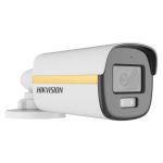 Cámara de seguridad IP Hikvision Turbo HD con ColorVu, modelo DS-2CE12DF3T-LFS(2.8mm), con resolución de 1920 x 1080 píxeles, para uso interior y exterior, montada en la pared.
