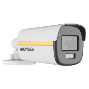 Cámara de seguridad IP Hikvision Turbo HD con ColorVu, modelo DS-2CE12DF3T-LFS(2.8mm), con resolución de 1920 x 1080 píxeles, para uso interior y exterior, montada en la pared.