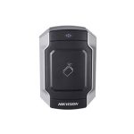 Lector básico de control de acceso Hikvision DS-K1104MK en colores negro y plata. SKU: DS-K1104MK.