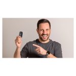 Vista frontal del SSD externo Kioxia Exceria Plus G2 - 500 GB con conector USB Tipo C 3.2 Gen 2, modelo LXD20K500TG8. Color negro.