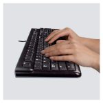 Teclado Logitech K120 con conexión USB, diseño duradero y teclas silenciosas. SKU 920-002482