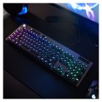 Teclado Logitech G815 mecánico para juegos, RGB, ultradelgado, USB, layout QWERTY Internacional de EE.UU., color negro. SKU 920-008992