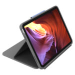 Carcasa de teclado Logitech Rugged Folio para iPad con SKU 920-011206, resistente y duradera.