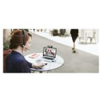 Auriculares inalámbricos Logitech H820e con diadema, base de carga y diseño en color negro, SKU 981-000512