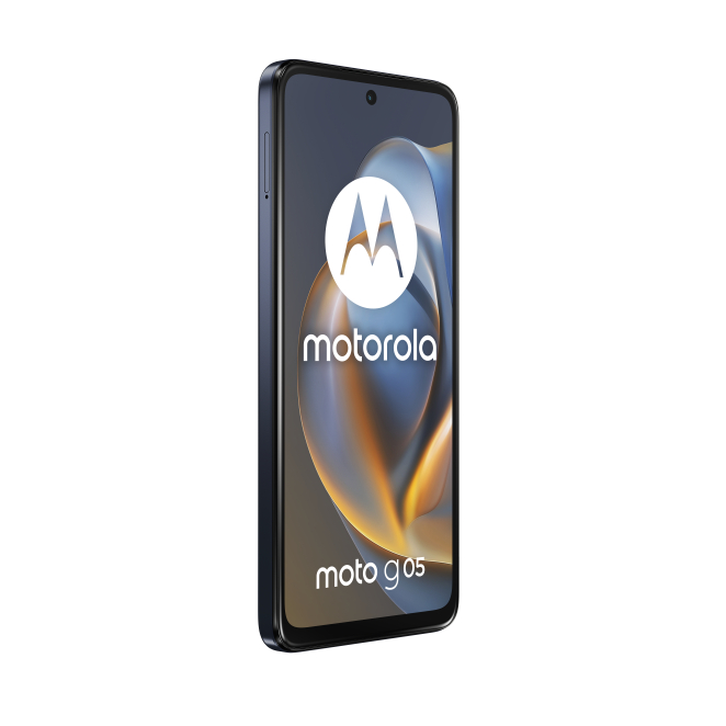 Motorola moto g05 16,9 cm (6.67″) SIM doble Android 15 4G USB Tipo C 4 GB 128 GB 5200 mAh Azul 4 Motorola Moto G05 en mano, mostrando su peso ligero