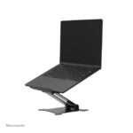 Imagen del soporte para portátil Neomounts DS20-740BL1 ajustable en altura, plegable y compacto, adecuado para portátiles de 11 a 15 pulgadas.