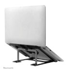Imagen del soporte para portátil Neomounts NSLS085BLACK, plegable, compacto y universal, compatible con laptops de 10 a 17 pulgadas, SKU NSLS085BLACK