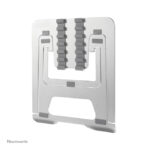 Neomounts soporte plegable y compacto para portátiles de 10 a 17 pulgadas, SKU NSLS085SILVER, ideal para ahorrar espacio y mejorar la ergonomía
