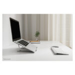 Neomounts soporte plegable y compacto para portátiles de 10 a 17 pulgadas, SKU NSLS085SILVER, ideal para ahorrar espacio y mejorar la ergonomía