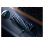 Teclado mecánico Razer Huntsman Mini para juegos con retroiluminación RGB, diseño QWERTY internacional de EE.UU. en color negro. SKU RZ03-03390200-R3M1