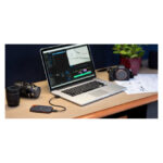 SanDisk Extreme PRO SSD de 4TB con conexión USB Tipo C 3.2 Gen 2, color negro y naranja. SKU SDSSDE81-4T00-G25