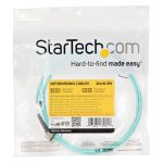 Cable de fibra óptica multimodo de StarTech.com de 2 metros LC/UPC a LC/UPC con especificaciones OM4 50/125µm para redes de 100G y cubierta LSZH. SKU: 450FBLCLC2