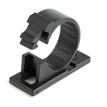 StarTech.com 100 clips adhesivos de gestión de cableado en negro, ideal para organizar cables en escritorios y oficinas, modelo CBMCC3 con mordaza de nylon autoadhesiva y clasificación contra fuego UL/94V-2