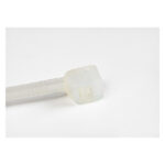 Paquete de 100 bridas ataduras de StarTech.com, 10cm de largo, ancho 2mm, diámetro del haz 22mm, resistencia de 8kg, color blanco, modelo CBMZT4N