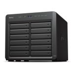 Servidor de almacenamiento NAS Synology DiskStation DS2422+ en formato torre, con procesador Ryzen Embedded V1500B, 4 GB de RAM DDR4, y manejado por DiskStation Manager en color negro. SKU DS2422+.