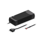 Imagen del Teltonika PR318EUA, un adaptador e inversor de corriente de 130 W en color negro