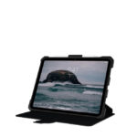 Folio negro de Urban Armor Gear para iPad de 10.9 pulgadas con SKU 123396114040. Diseño resistente y elegante.