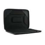 Imagen de la funda para tablet Urban Armor Gear de 13 pulgadas, color negro. SKU 981890114040.