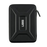 Imagen de la funda para tablet Urban Armor Gear de 13 pulgadas, color negro. SKU 981890114040.