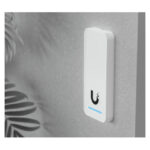 Imagen del lector básico de control de acceso Ubiquiti UISP G2 en colores blanco y negro, SKU UA-G2