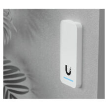 Imagen del lector básico de control de acceso Ubiquiti UISP G2 en colores blanco y negro, SKU UA-G2