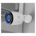Cámara de seguridad IP Ubiquiti AI Professional en formato bala con resolución 3840 x 2160 píxeles para interior y exterior, SKU UVC-AI-Pro-White