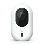 Ubiquiti Instant G6 Cámara de seguridad IP, resolución 3840 x 2160 pixeles, SKU UVC-G6-INS-W, montada en la pared.